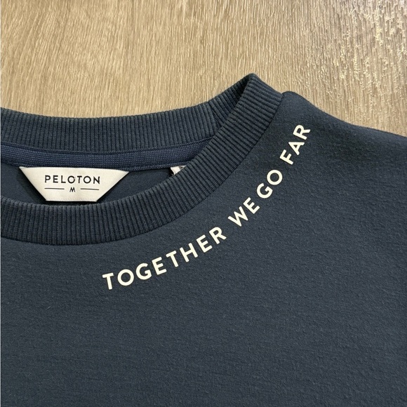 Peloton Elevate Sweatshirt Women Size Medium Blue Logo Pockets Sweatshirt - Picture 4 of 11